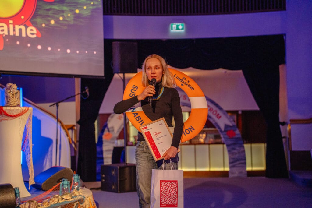 Інна Новікова отримує нагороду The Sustainability Champion Award