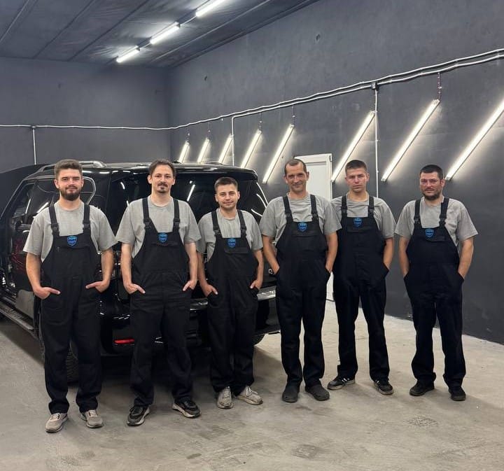 Робочий одяг для мережі студій автобезпеки Agent Car Security