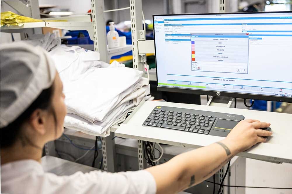 RFID ruhajelölő rendszer és szoftver