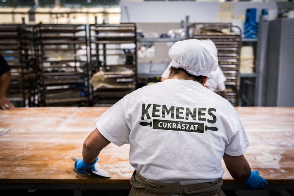 Bértextília a Kemenes Cukrász Manufaktúránál // Törődés minden cérnaszálban