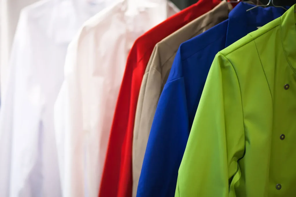 Egyediség vagy egységesség? – Hogyan hozzuk ki a legtöbbet a munkaruhákból