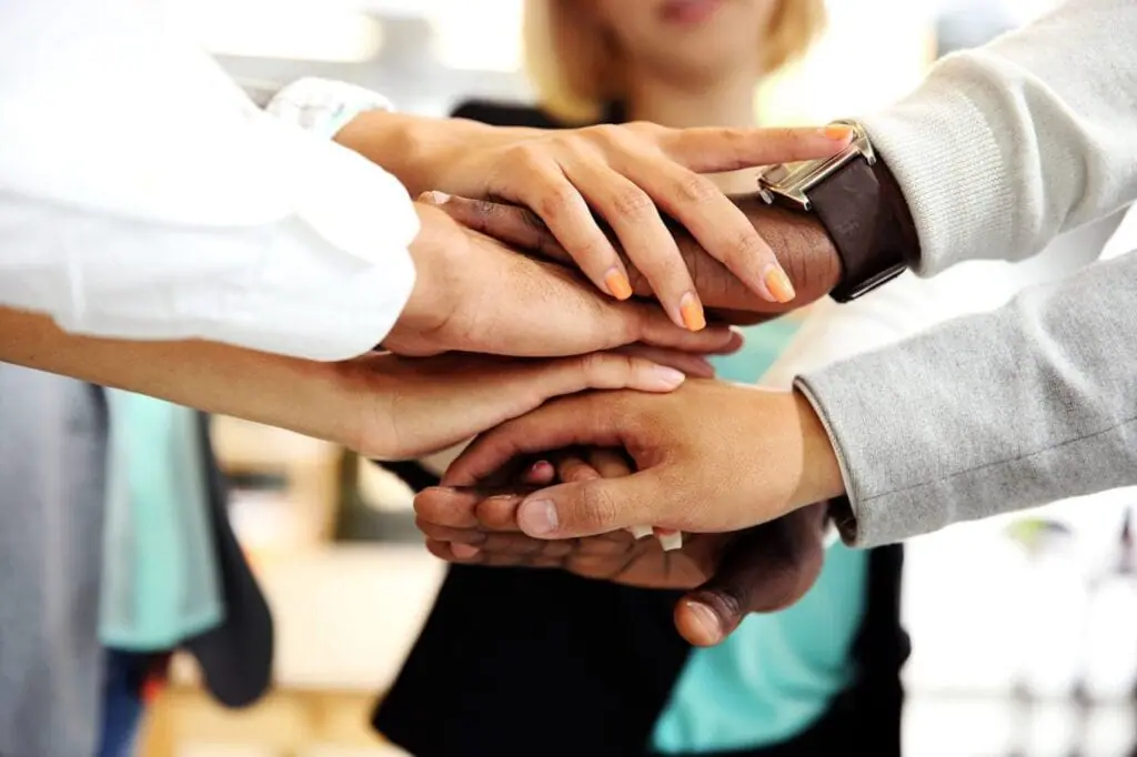 Lindström war das erste Unternehmen der Branche, das die neuesten ISO 9001-Standards für Qualitätsmanagementsysteme und ISO 14001-Umweltschutzstandards implementierte und erfüllte.