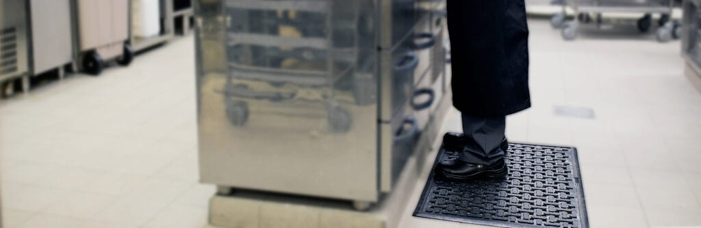 Ergonomik paspas kullanımının 5 faydası – işyeri güvenliğini artırmak