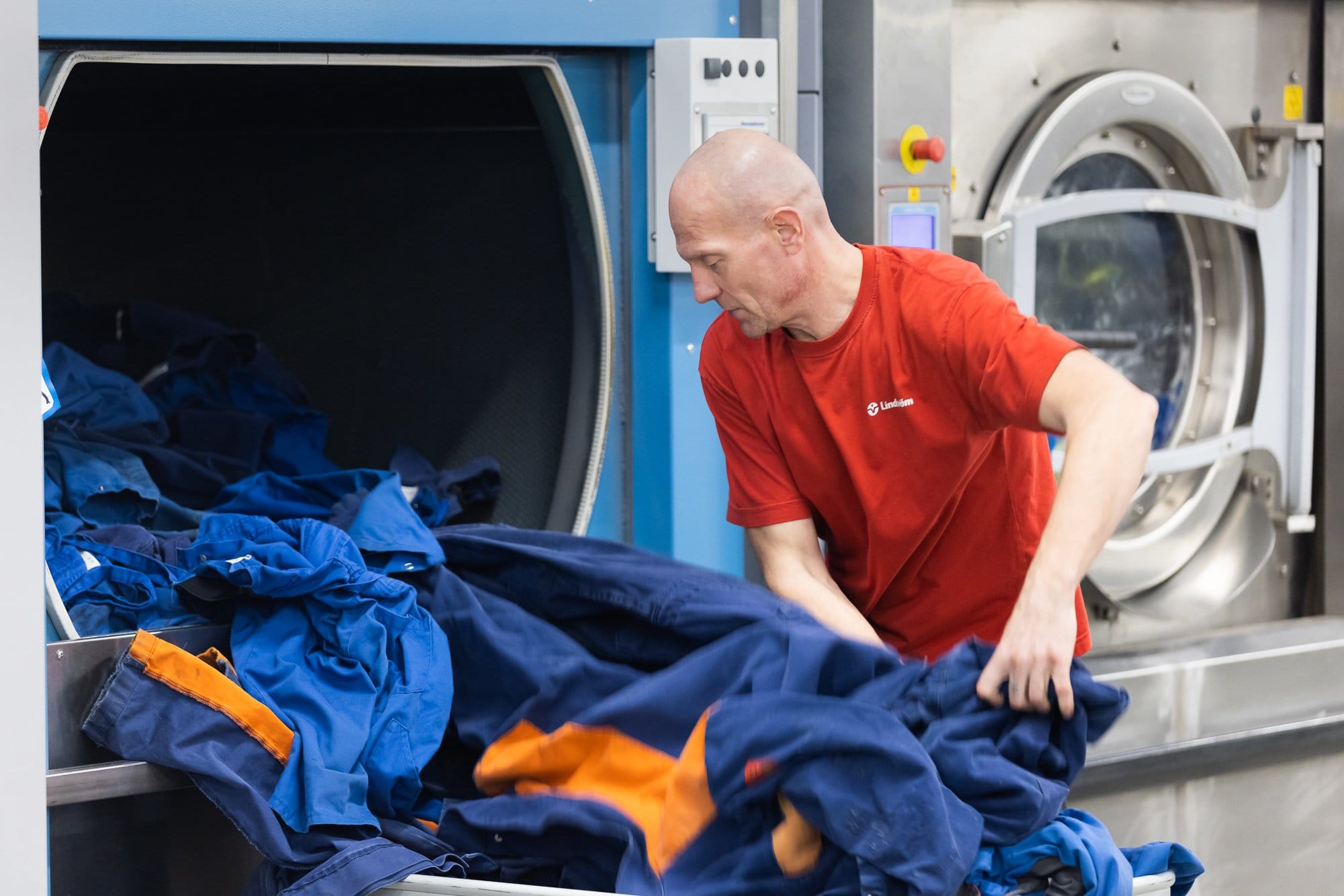 Üretim Tesislerinde İş Kıyafeti Yönetimi Nasıl Olmalı?