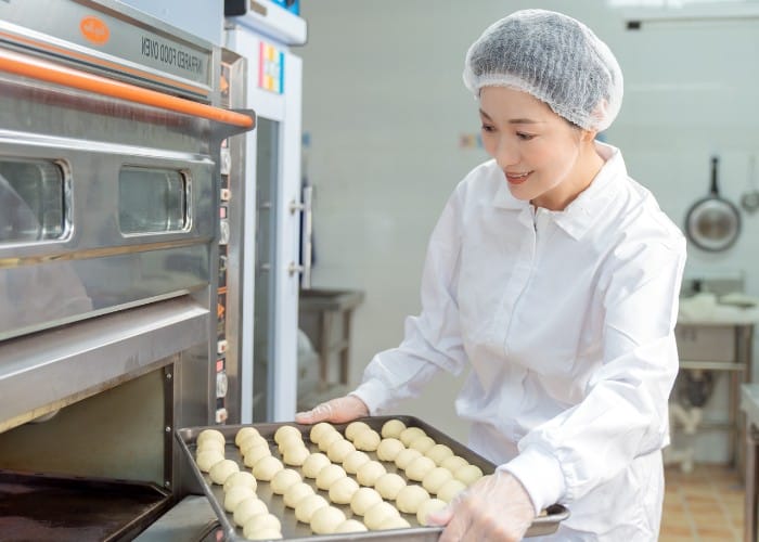 식품 제조 공정별 HACCP 기준에 맞는 위생복을 구독 렌탈형으로 제공합니다. 