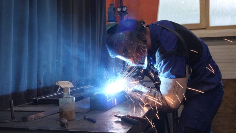 Schweißerschutz mit Funkenflug