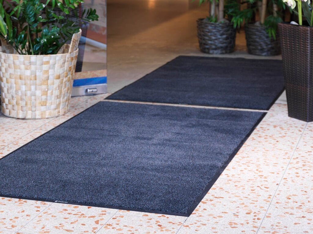 Остановите песок и грязь и содержите свое офисное пространство в чистоте.