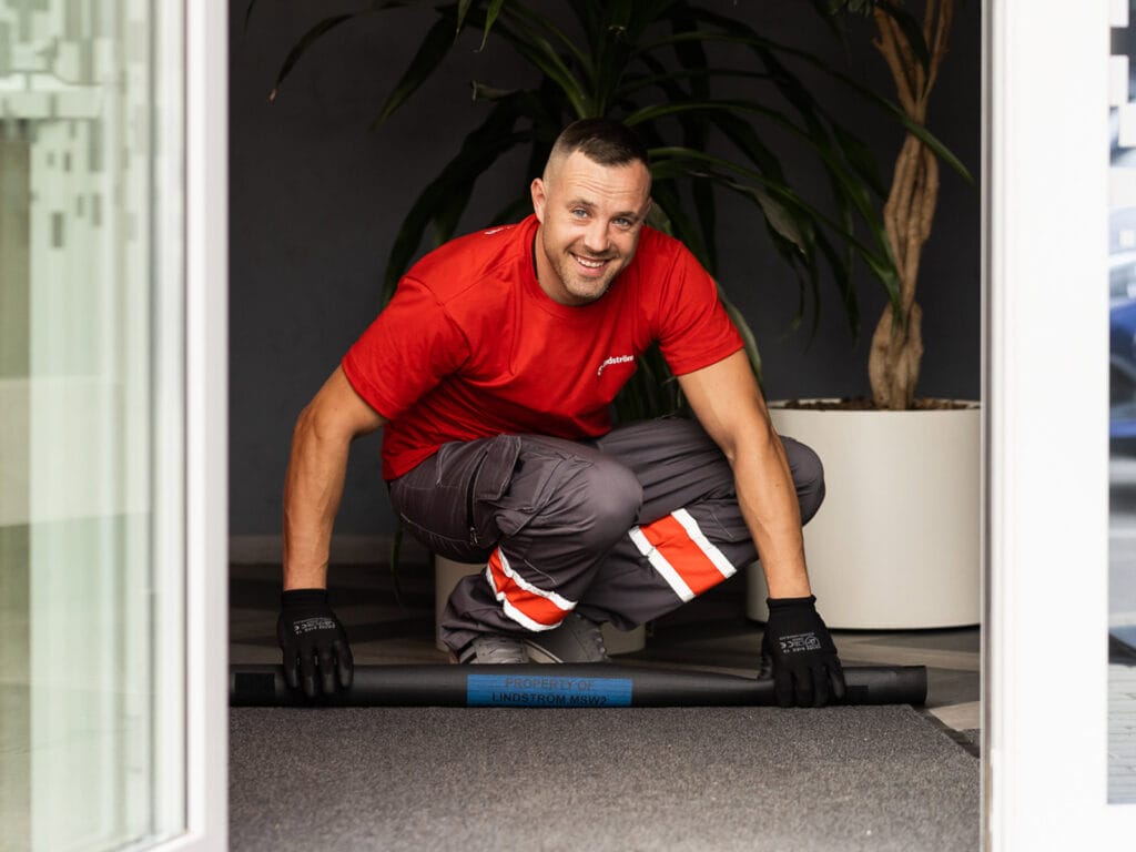 С помощью нашего сервиса ковровых покрытий вы можете сократить объем работ по уборке и время, которое она занимает