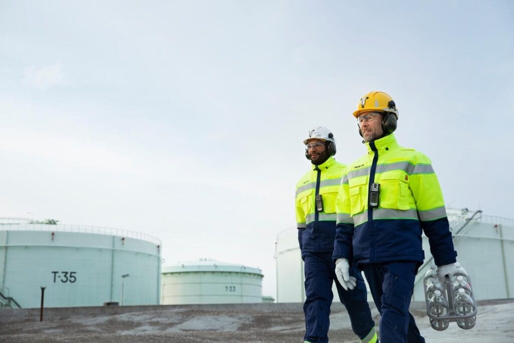 Neste asettaa vastuullisuuden työvaatteiden hallinnan keskiöön